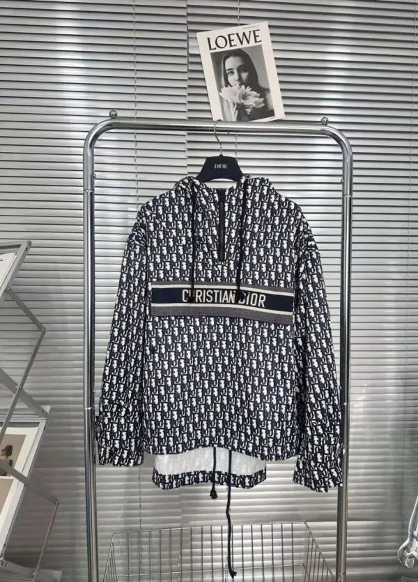 CHRISTIAN DIOR