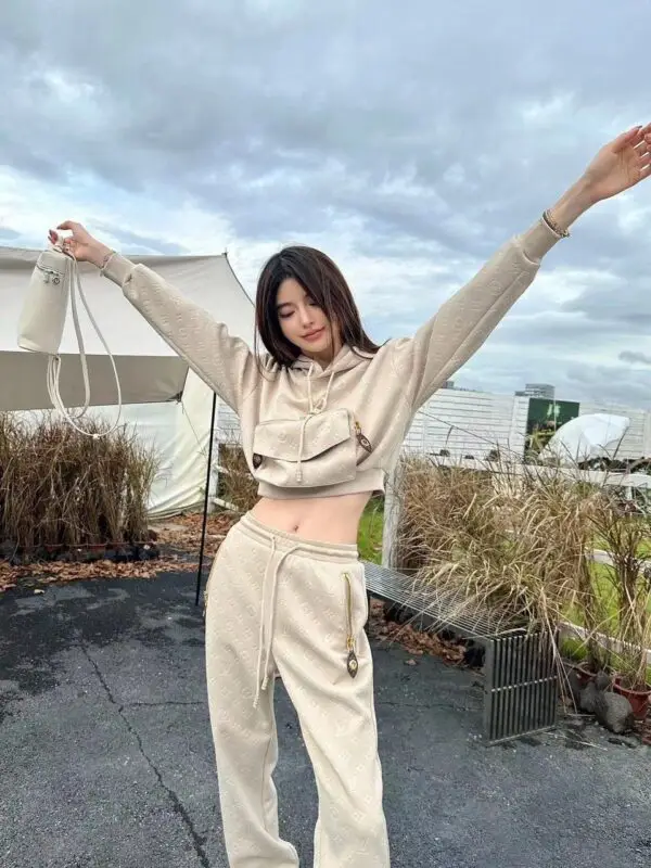 LOUSE VUITTON Solid Beige Winterwear