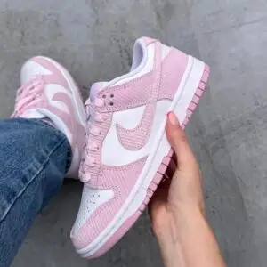 NIKE DUNK LOW SNEAKER