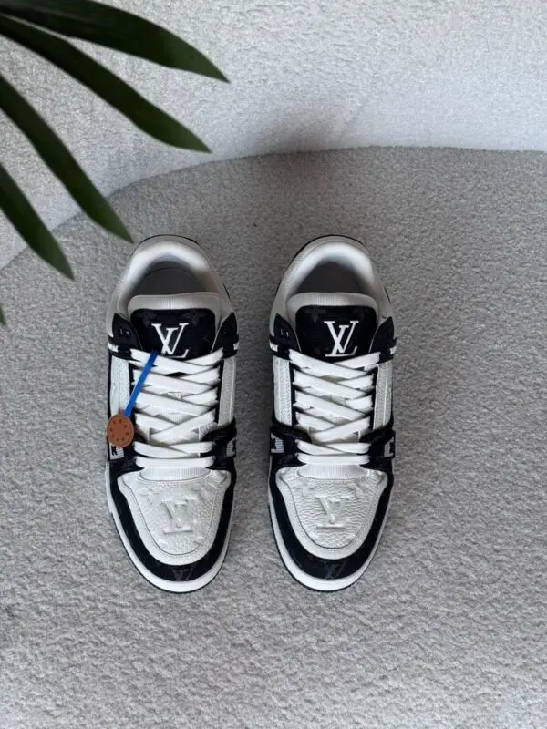 LOUIS VUITTON Trainer Leather Low Sneakers
